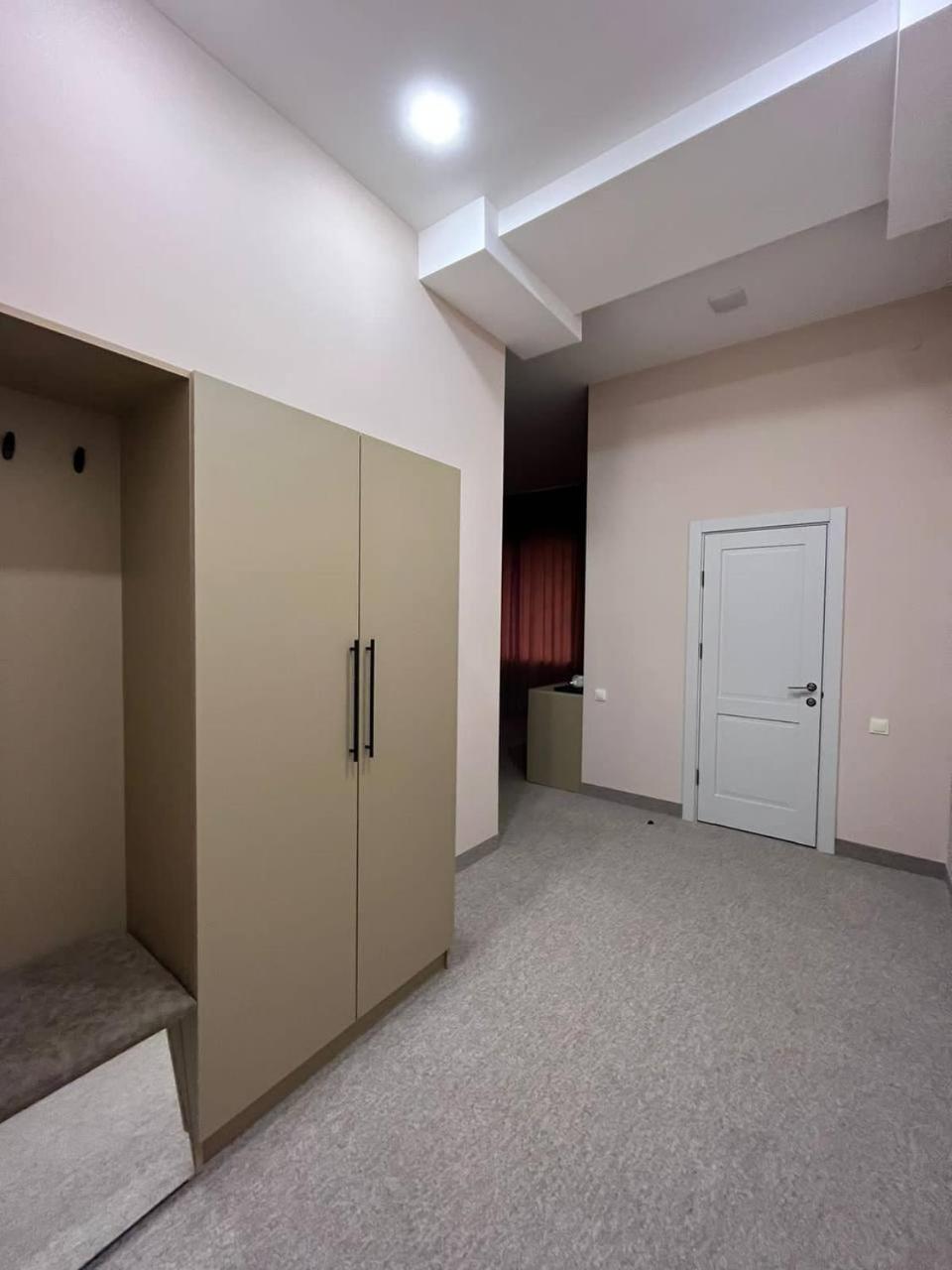 Port Plaza Evn Hotel P'arak'ar Exterior photo