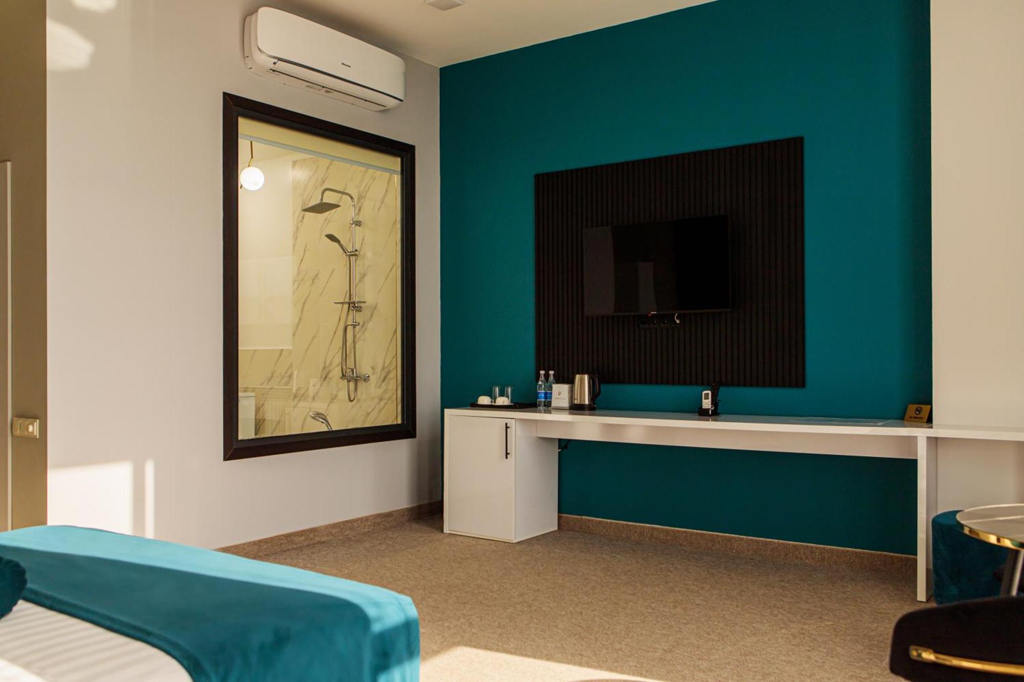 Port Plaza Evn Hotel P'arak'ar Exterior photo